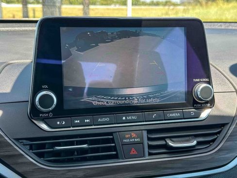 Used 2025 Nissan Altima 2.5 SV FWD image 31