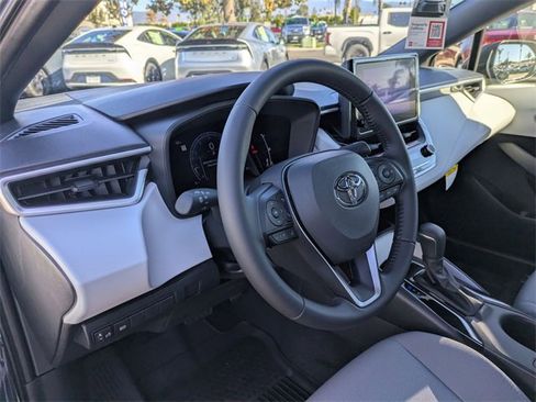 Used 2026 Toyota Corolla SE image 3