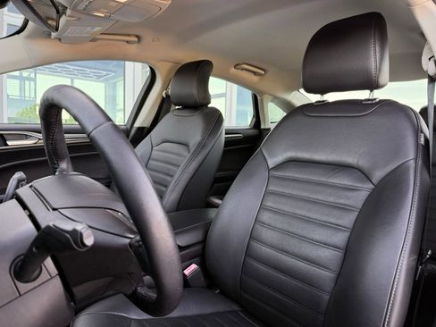 Used 2018 Ford Fusion SE w/ Equipment Group 602A FWD image 18