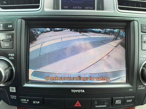 Used 2011 Toyota Highlander Limited w/ Tow Pkg image 18