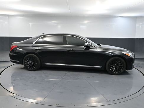 Used 2017 Genesis G90 3.3T Premium image 4