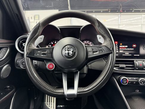 Used 2017 Alfa Romeo Giulia Quadrifoglio image 13