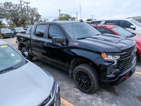 Used 2024 Chevrolet Silverado 1500 LT Trail Boss w/ Convenience Package II image 7