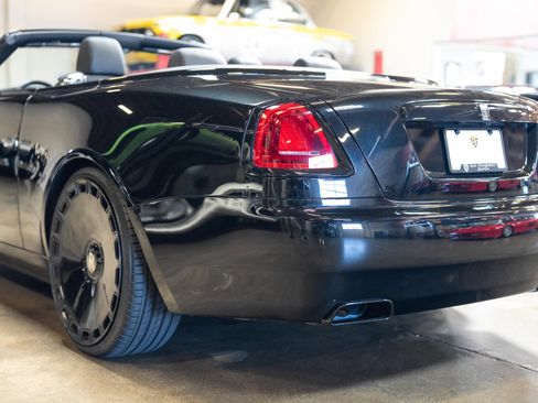 Used 2020 Rolls-Royce Dawn image 33
