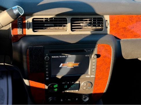 Used 2013 Chevrolet Avalanche LTZ image 12