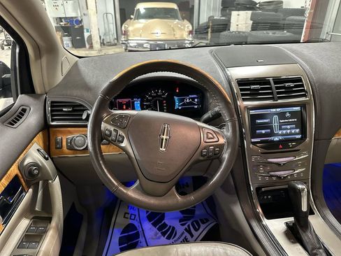 Used 2013 Lincoln MKX AWD image 11