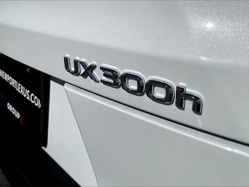New 2026 Lexus UX 300h FWD image 8