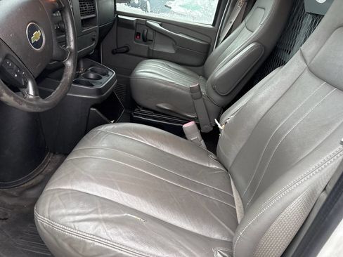 Used 2011 Chevrolet Express 3500 image 8