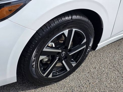 Used 2025 Nissan Sentra SV FWD image 11