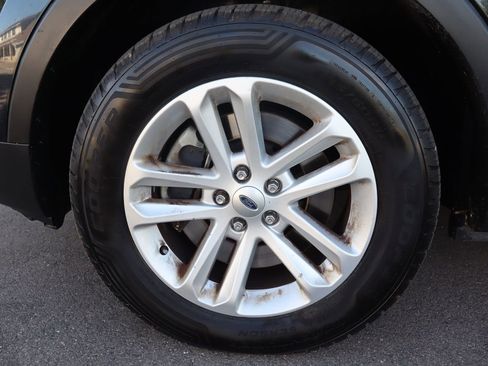 Used 2014 Ford Explorer XLT w/ Equipment Group 202A AWD/4WD image 43