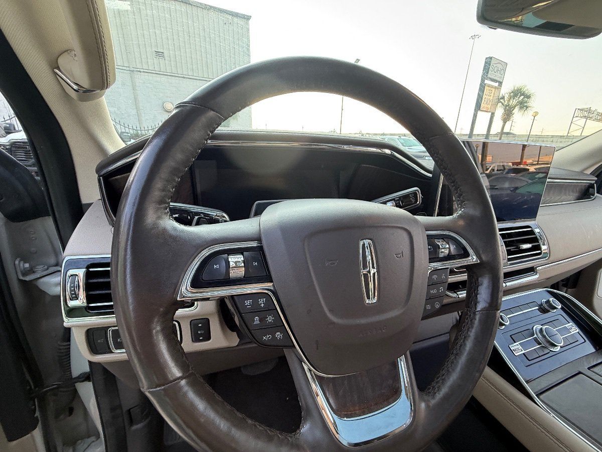 Used 2022 Lincoln Navigator Reserve AWD/4WD image 27