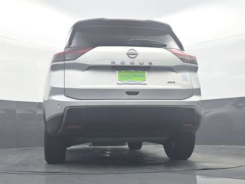 Used 2025 Nissan Rogue SV AWD/4WD image 30