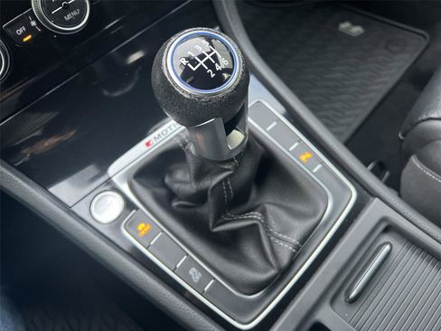 Used 2019 Volkswagen Golf R 4-Door image 21