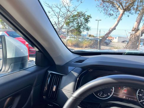 Used 2025 Nissan Pathfinder SV image 36