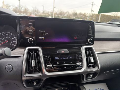 Used 2023 Kia Sorento S w/ Panoramic Sunroof Package image 16