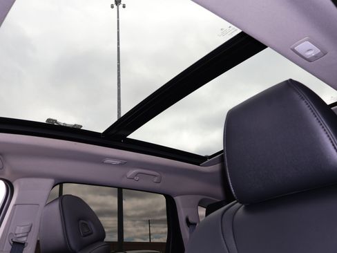 Used 2022 Acura MDX SH-AWD image 5