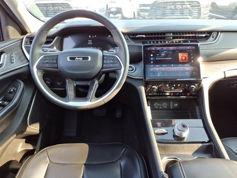 Certified 2023 Jeep Grand Cherokee Limited w/ Luxury Tech Group II AWD/4WD image 15