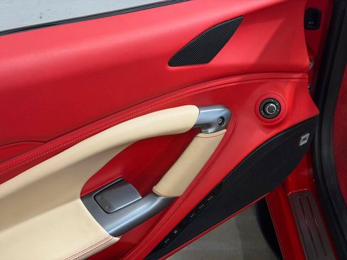 Used 2021 Ferrari F8 Tributo RWD image 18