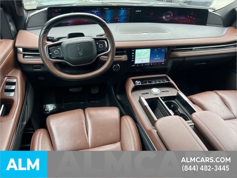 Used 2025 Lincoln Navigator Reserve AWD/4WD image 28