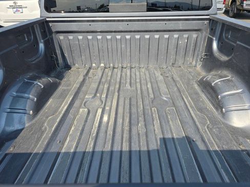 Used 2019 Nissan Titan S image 16