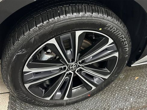 Used 2023 Toyota bZ4X Limited image 8