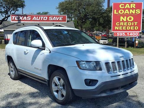 Used 2017 Jeep Compass Latitude FWD image 1