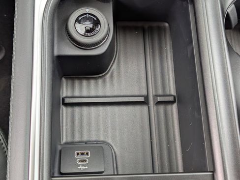 New 2026 Ford Expedition Active image 18