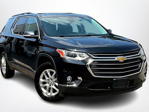 Used 2021 Chevrolet Traverse LT image 3