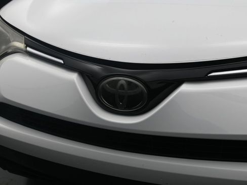 Used 2017 Toyota RAV4 LE FWD image 16