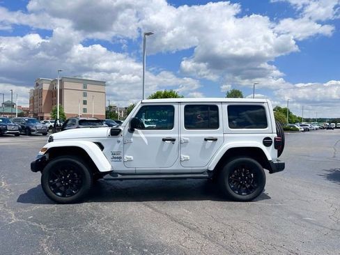 Used 2022 Jeep Wrangler Unlimited Sahara w/ Cold Weather Group AWD/4WD image 6