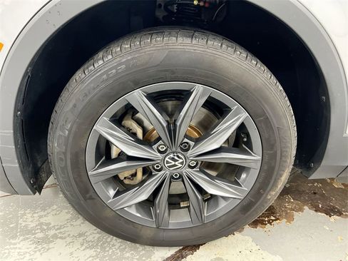 Used 2023 Volkswagen Tiguan SE image 25