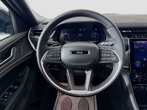 New 2025 Jeep Grand Cherokee Limited image 11