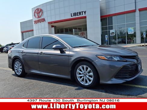 Used 2019 Toyota Camry LE w/ Convenience Package FWD image 1