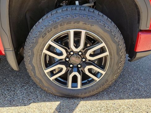 Used 2025 GMC Sierra 1500 AT4 w/ AT4 Premium Package AWD/4WD image 7