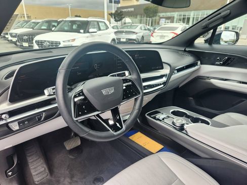 Used 2024 Cadillac Lyriq Sport AWD/4WD image 9