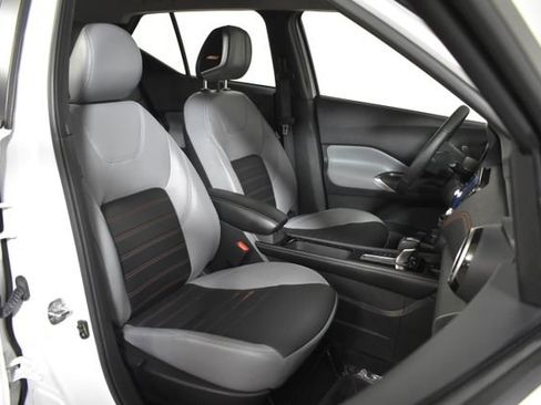 Certified 2023 Nissan Kicks SR w/ SR Premium Package FWD image 33
