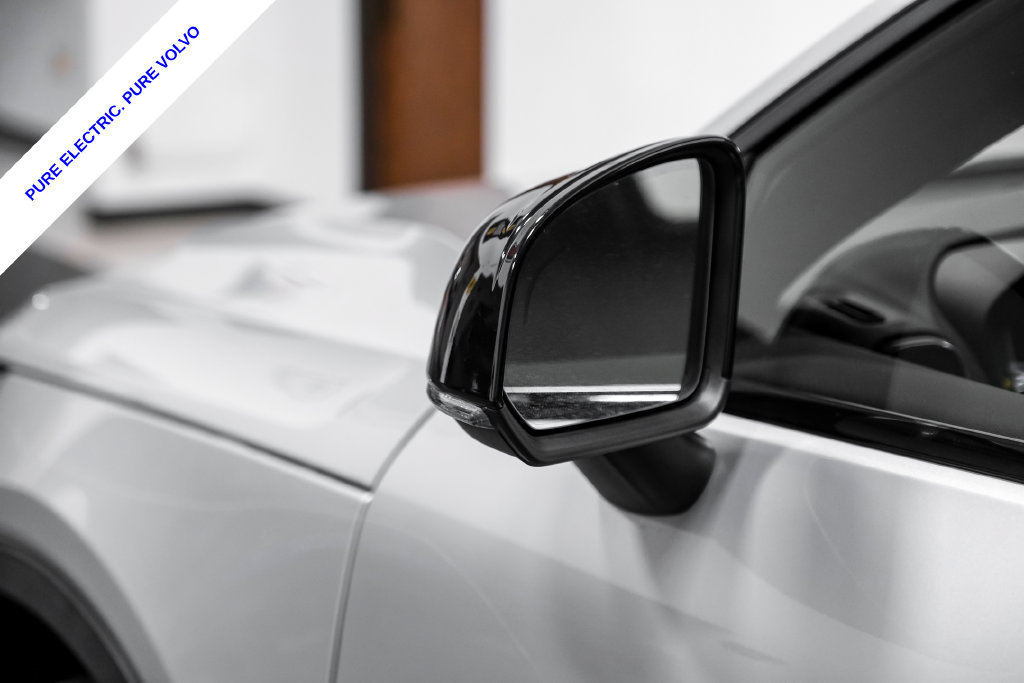 Used 2023 Volvo XC40 Recharge Plus AWD/4WD image 37