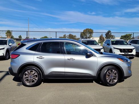 Used 2022 Ford Escape SEL image 4