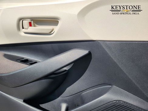 Used 2025 Toyota Corolla LE image 24