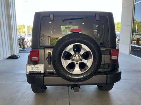 Used 2016 Jeep Wrangler Unlimited Sahara w/ Dual Top Group AWD/4WD image 16