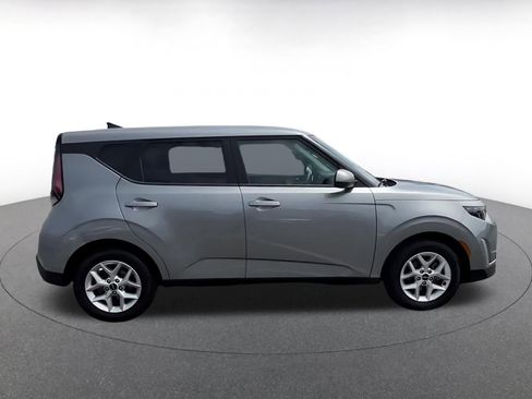 Used 2025 Kia Soul LX w/ LX Technology Package image 16