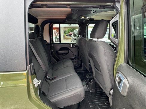 Used 2022 Jeep Gladiator Sport AWD/4WD image 12