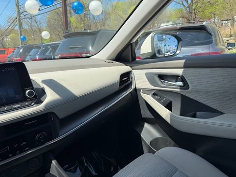 Used 2023 Nissan Rogue SV image 28