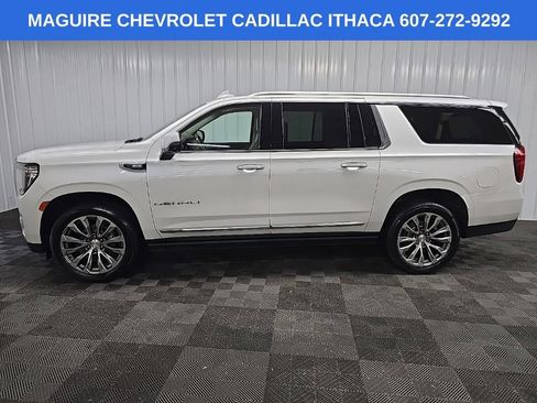 Used 2021 GMC Yukon XL Denali w/ Denali Premium Package AWD/4WD image 5
