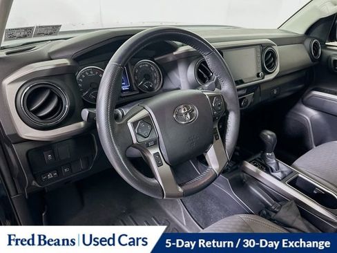 Used 2022 Toyota Tacoma SR5 AWD/4WD image 11