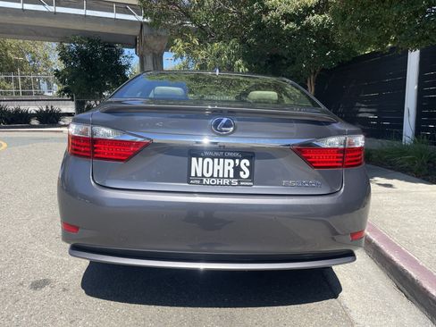 Used 2015 Lexus ES 300h w/ Navigation System Package FWD image 10