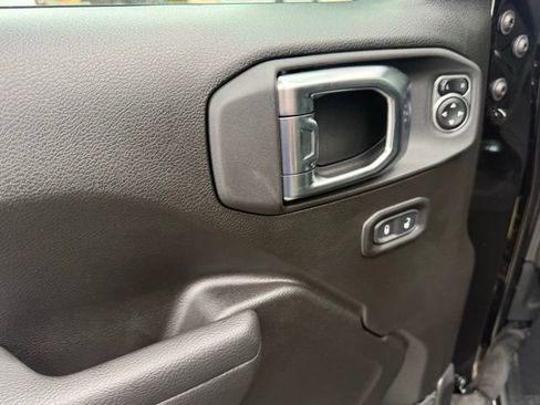 New 2025 Jeep Gladiator Sport image 11