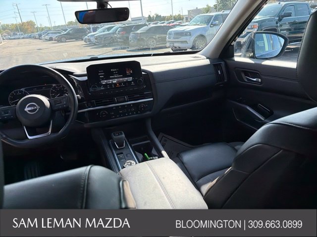 Used 2025 Nissan Pathfinder SL AWD/4WD image 17