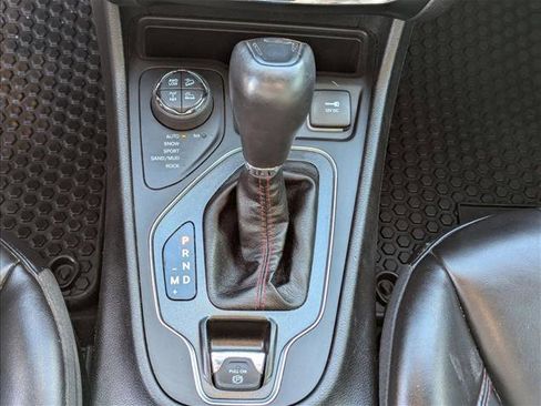 Used 2019 Jeep Cherokee Trailhawk w/ Comfort/Convenience Group image 12