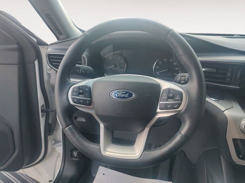 Used 2022 Ford Explorer XLT w/ Equipment Group 202A RWD image 12